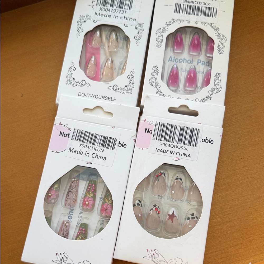 Press-on Nails (lot of 4)